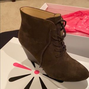 Isaac Mizrahi suede lace up boots